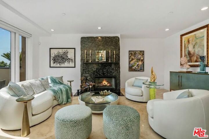 Property Photo: 137 S Spalding Dr, Unit 401 CA 90212