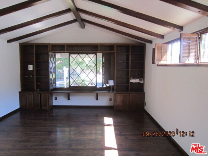 Property Photo:  6929 Burnet Ave  CA 91405 