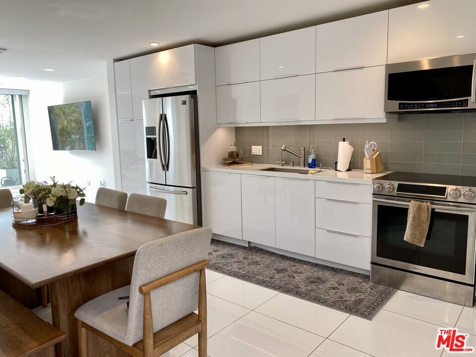 Property Photo:  23901 Civic Center Way, Unit 114  CA 90265 