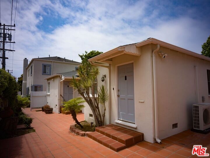 Property Photo:  1341 Stanford St, Unit B  CA 90404 
