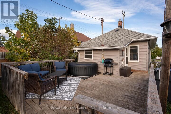 Property Photo:  1105 Brown Street  ON P7E 2M1 