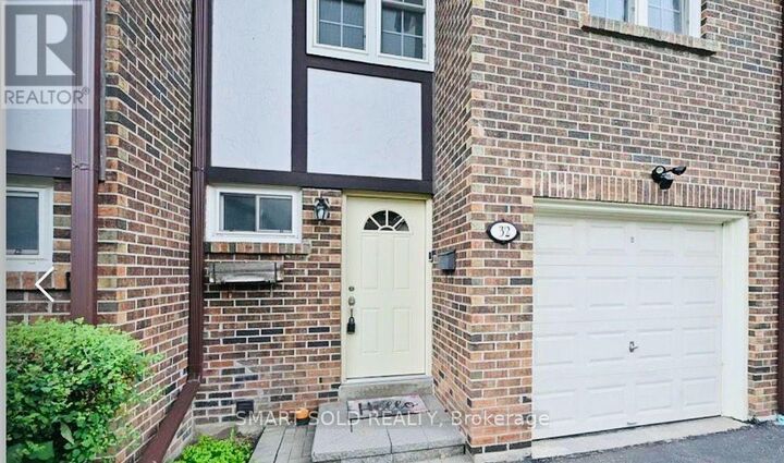 Property Photo:  2120 Rathburn Road East 32  ON L4W 2S8 