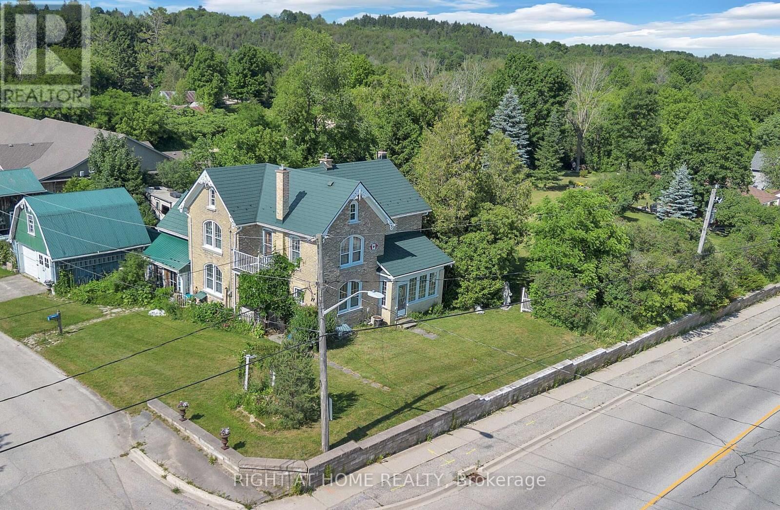 Property Photo:  402 Lambton Street East  ON N0G 1R0 