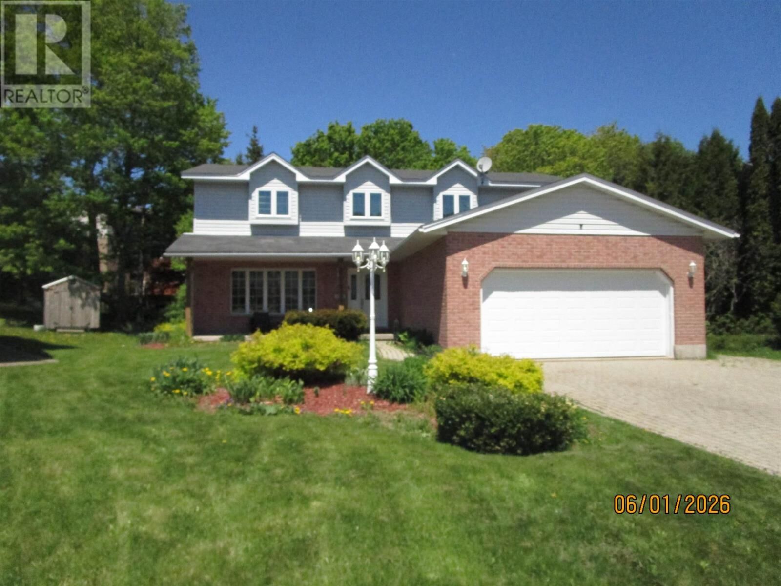 Property Photo:  27 Plummer Ct  ON P6B 6E4 