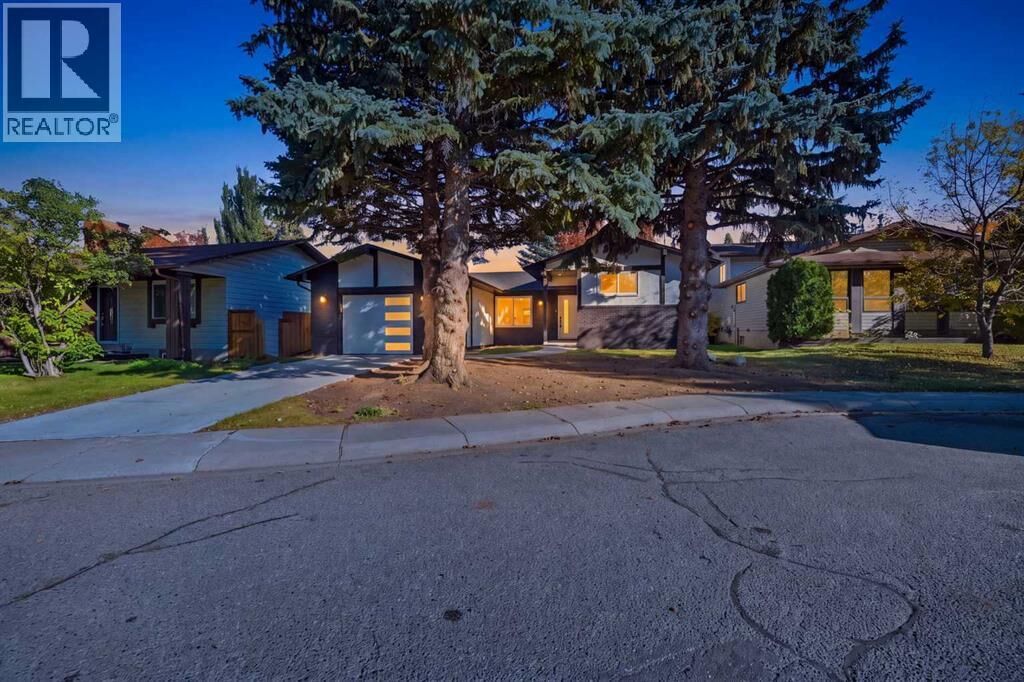 Property Photo:  460 Queensland Place Southeast  AB T2J 5C9 