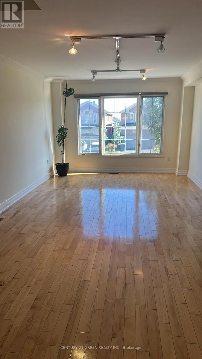 Property Photo: 507 Wildgrass Road ON L5B 4H8
