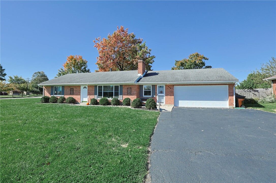 Property Photo: 915 Taywood Road OH 45322