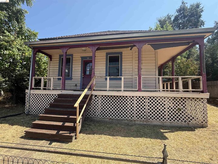 Property Photo:  211 N Washington St  CA 95370 