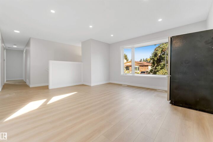 Property Photo:  3432 60 Street NW  AB T6L 1E2 
