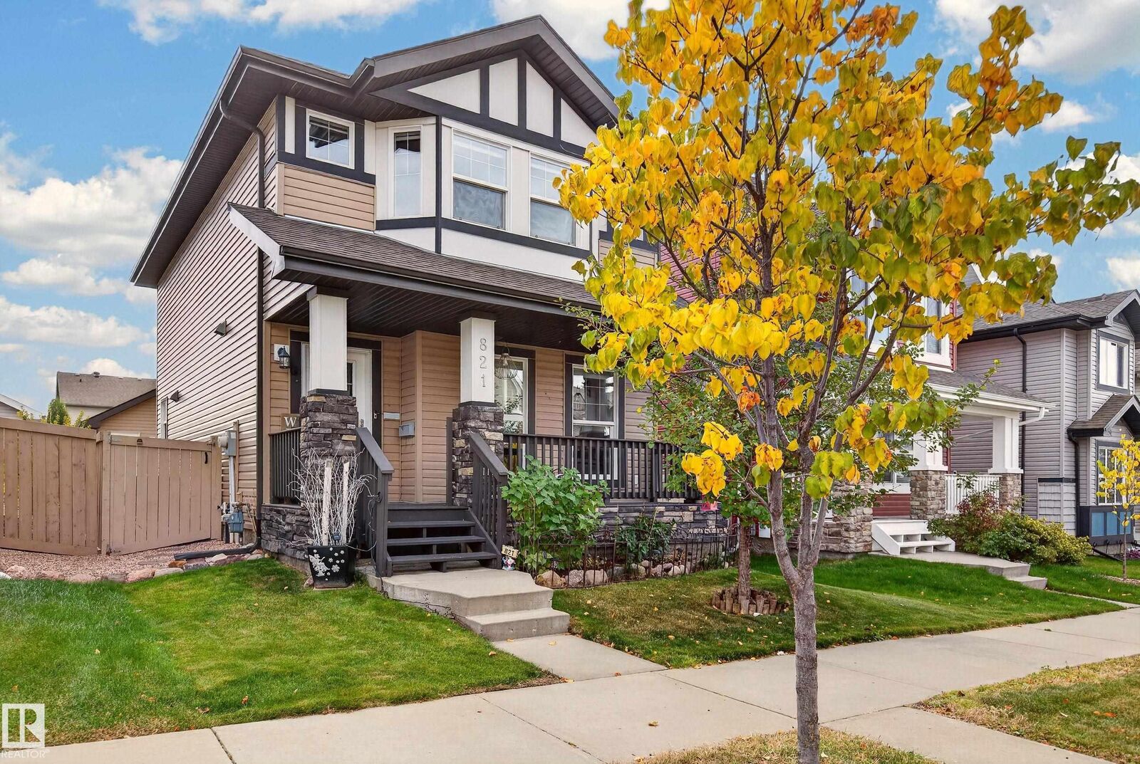 Property Photo:  821 36A Avenue NW  AB T6T 0S5 