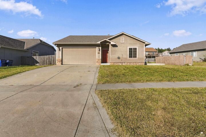 Property Photo: 916 Dakota Lane KS 66441