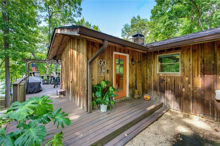 Property Photo: 3599 Lakeview Drive GA 30501