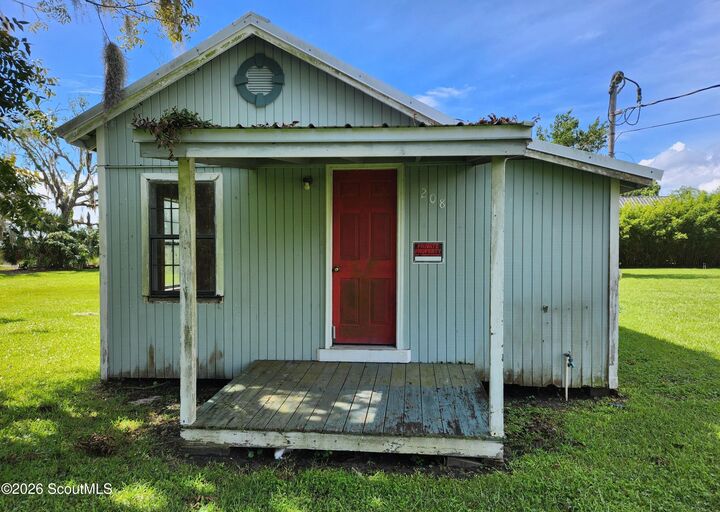 Property Photo:  208 E Weed Street  GA 31558 