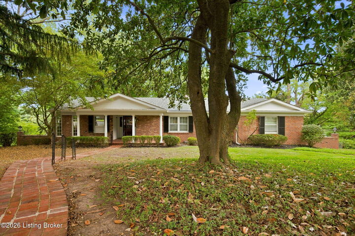 Property Photo:  5204 Tomahawk Rd  KY 40207 