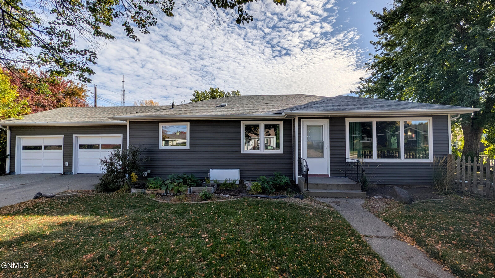 Property Photo:  1117 Mandan Street  ND 58501 