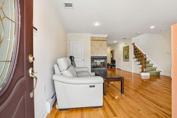 Property Photo:  696 West End Ave #2  NJ 07010 