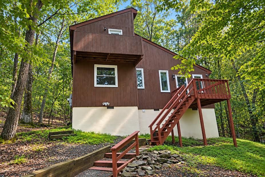 Property Photo:  1109 Porter Drive  PA 18324 