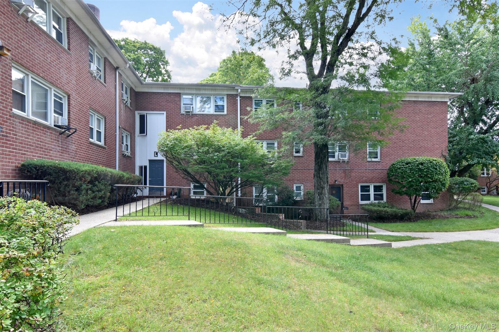 Property Photo:  140 N Broadway L-4  NY 10533 