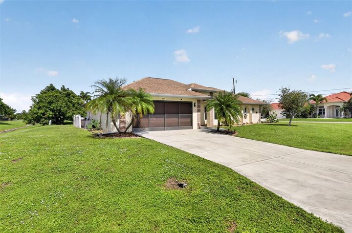 Property Photo:  2184 Onondaga Lane  FL 33983 