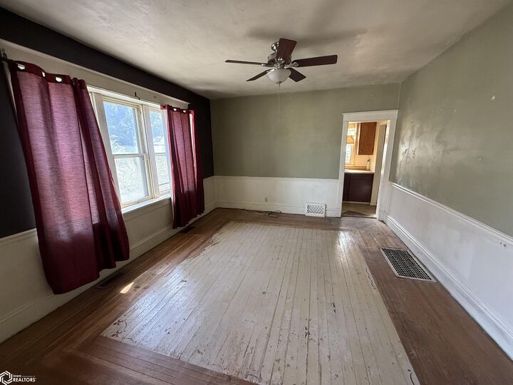 Property Photo: 1611 South Street IA 52601