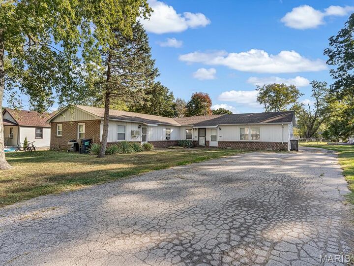 Property Photo:  62 Pine Trail  IL 62208 