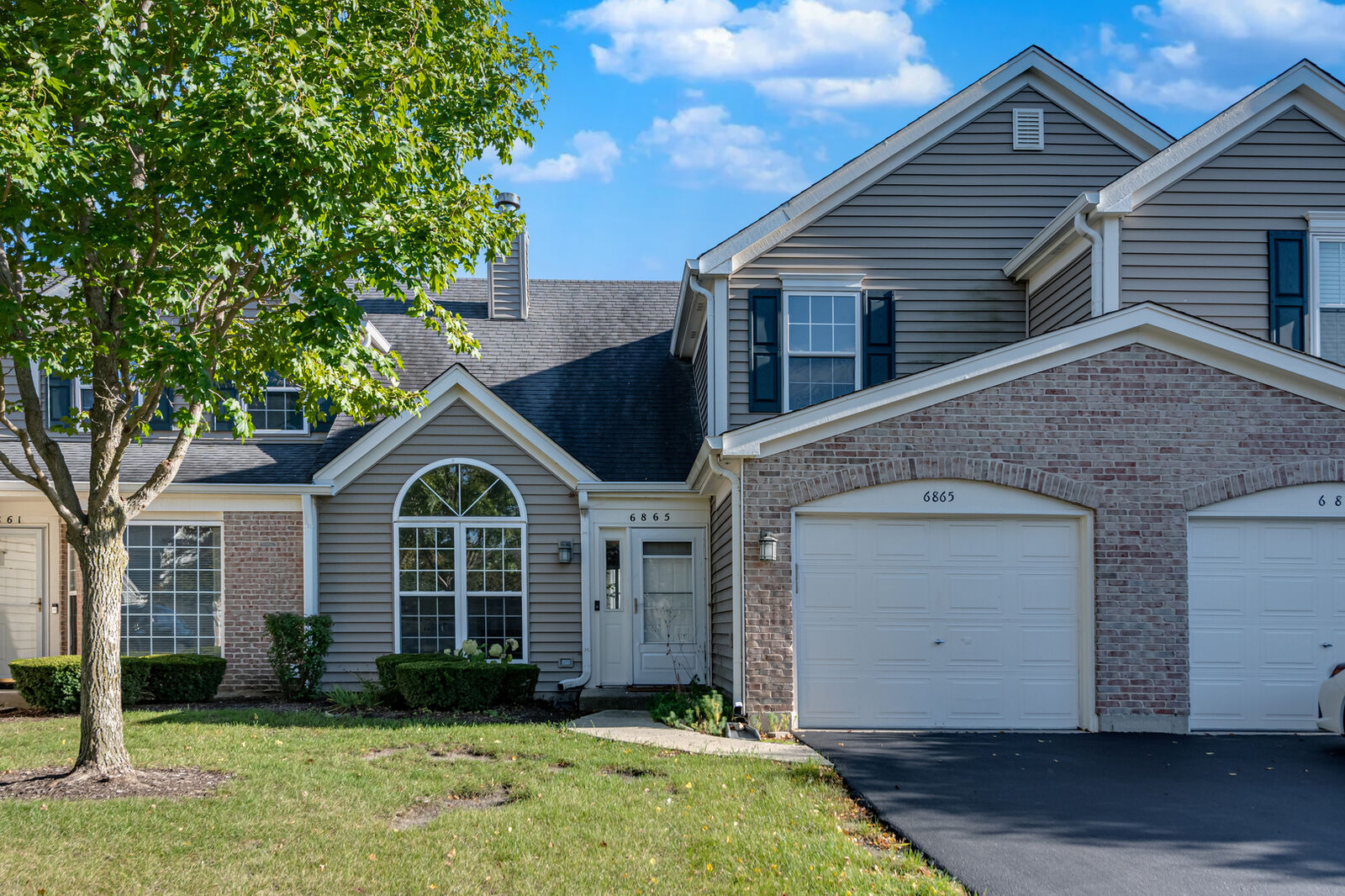 Property Photo:  6865 Hampton Circle  IL 60031 