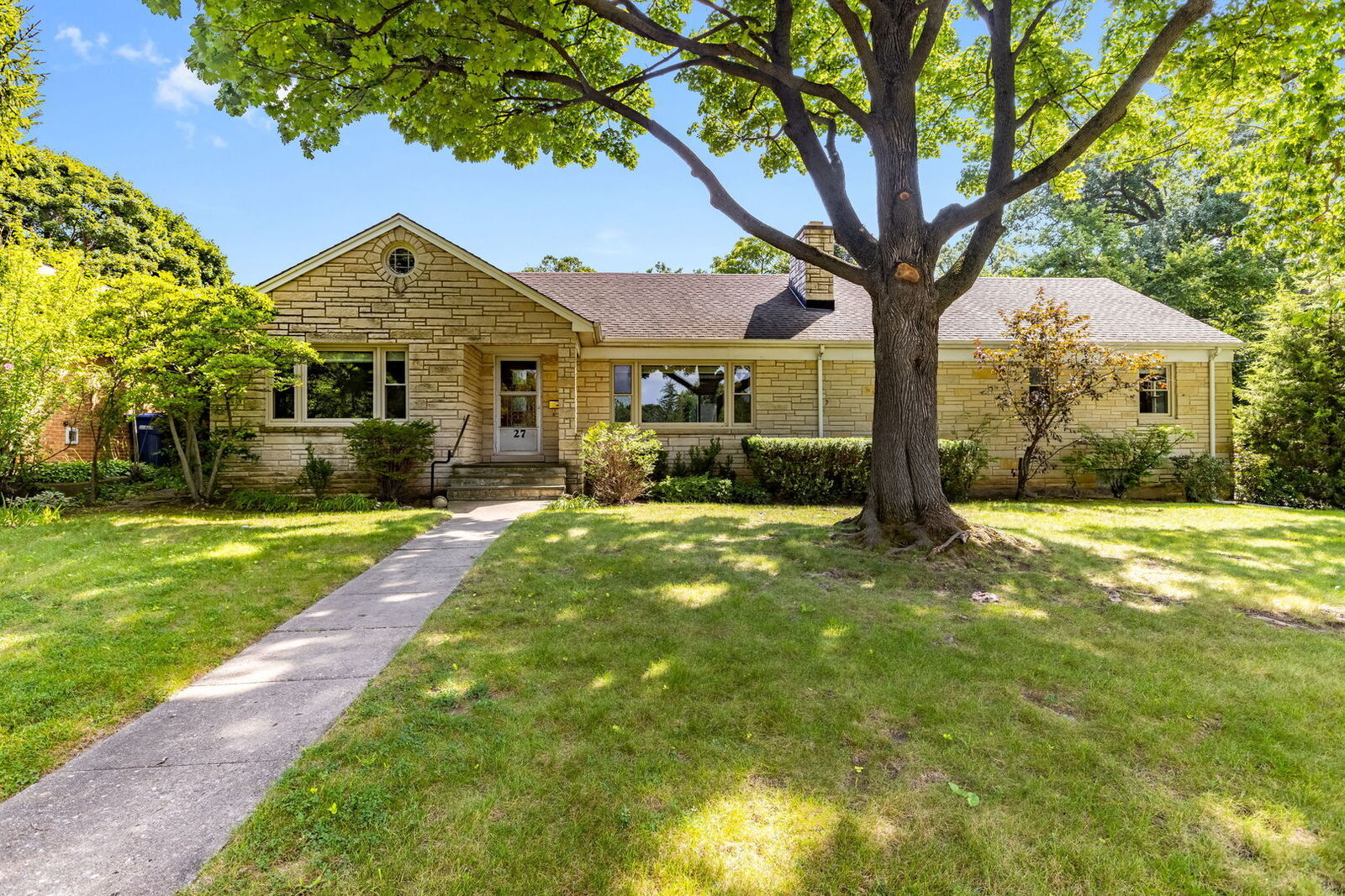 Property Photo:  27 Pleasant Avenue  IL 60040 