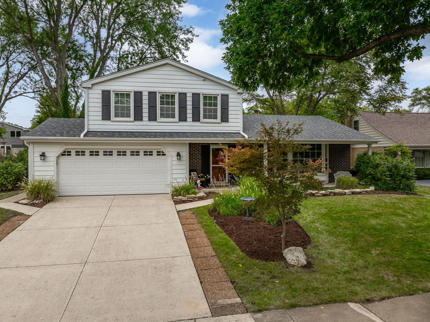 Property Photo:  601 Menominee Lane  IL 60563 