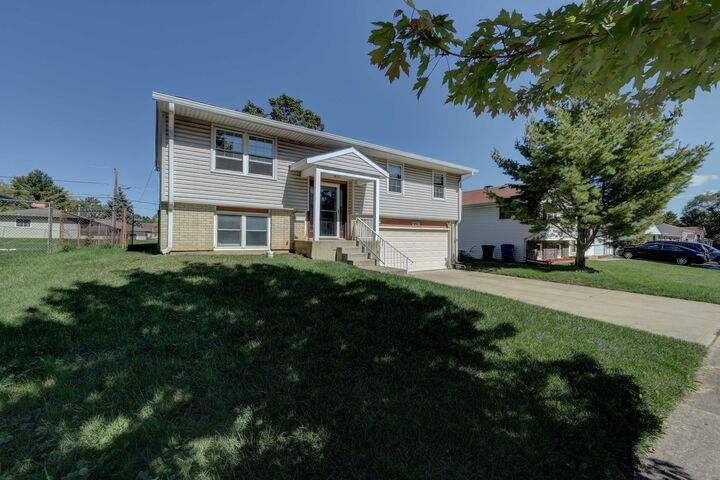Property Photo:  276 E Wrightwood Avenue  IL 60139 