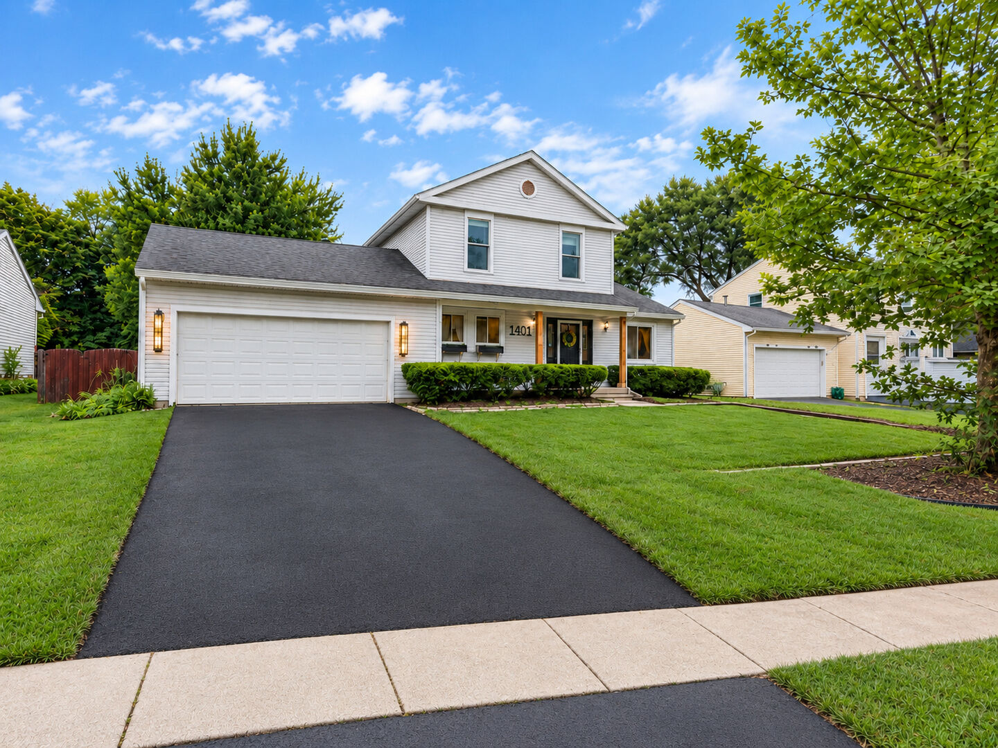 Property Photo:  1401 Knoll Drive  IL 60565 