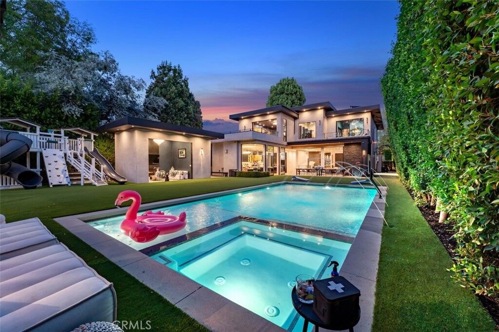 Property Photo: 5301 Amestoy Avenue CA 91316