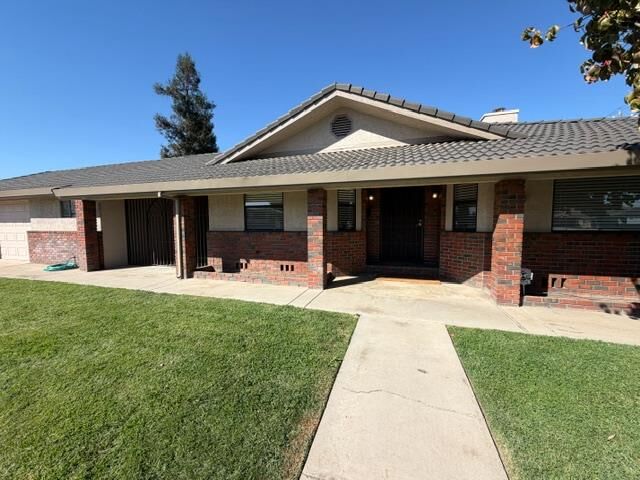 Property Photo: 1300 Pleasanton Place CA 95361