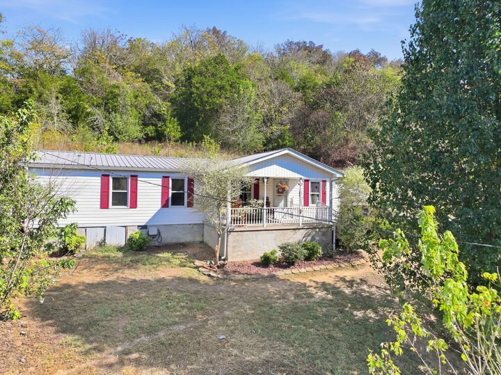 Property Photo:  707 Dry Creek Rd  TN 37059 