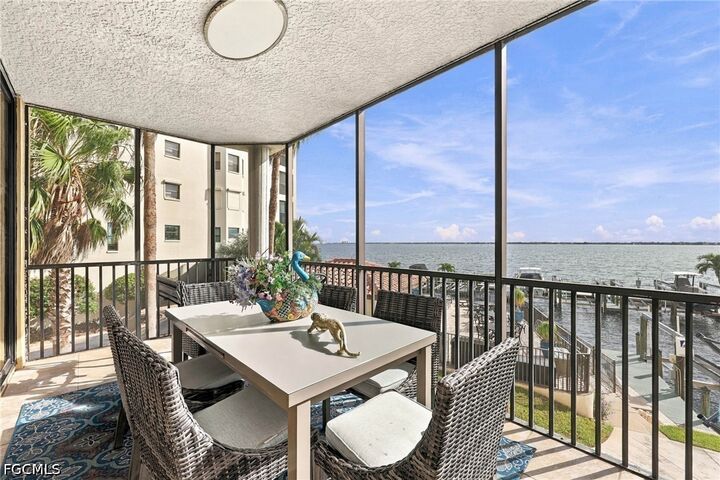 Property Photo:  4029 SE 20th Place 101  FL 33904 
