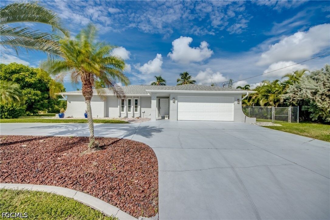 Property Photo:  3812 SE 16th Place  FL 33904 