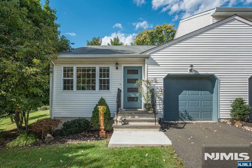 Property Photo: 32 Bowfell Court NJ 07470