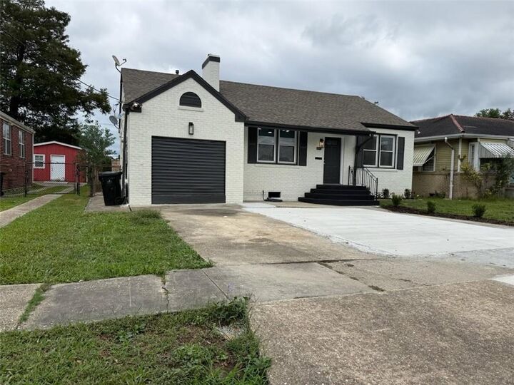 Property Photo:  5779 Vermillion Boulevard  LA 70122 