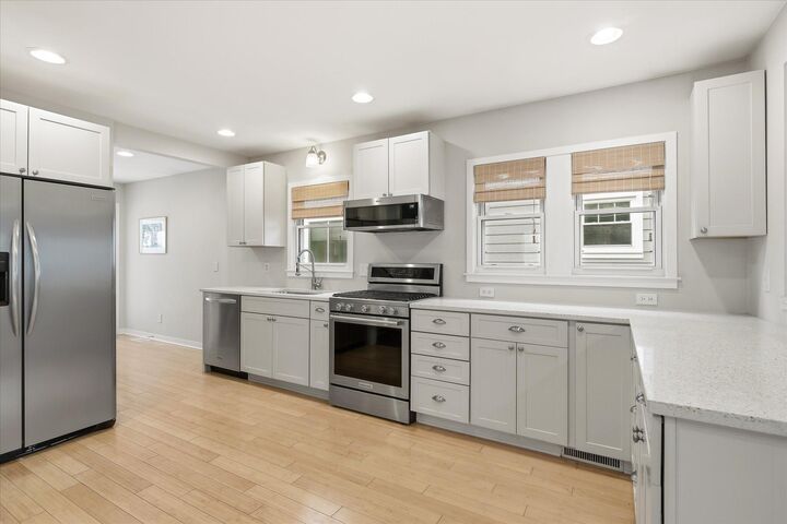 Property Photo: 1264 Hoyt Avenue W MN 55108