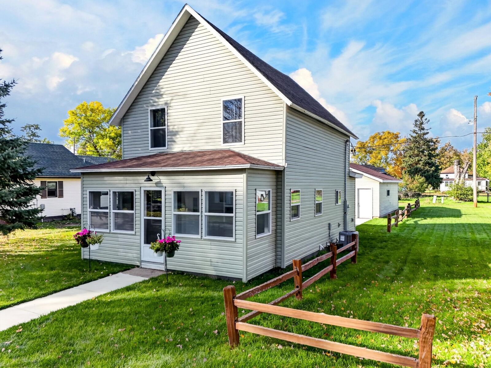 Property Photo:  207 4th Street NE  MN 56441 