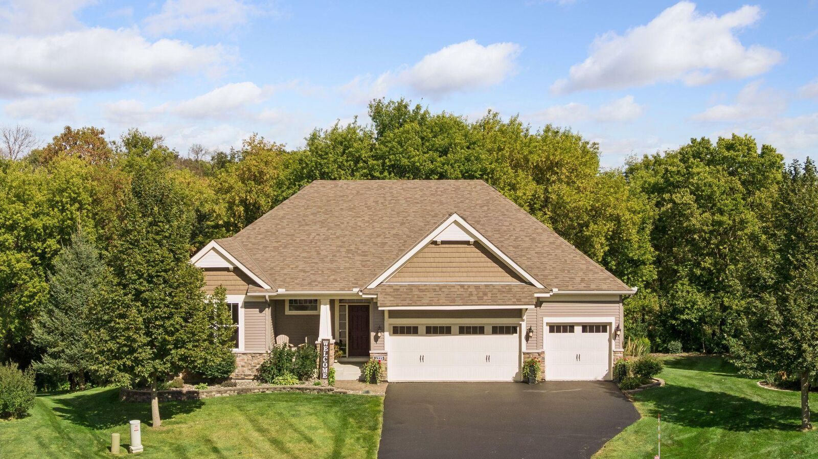 Property Photo:  2225 Lake Circle  MN 55386 