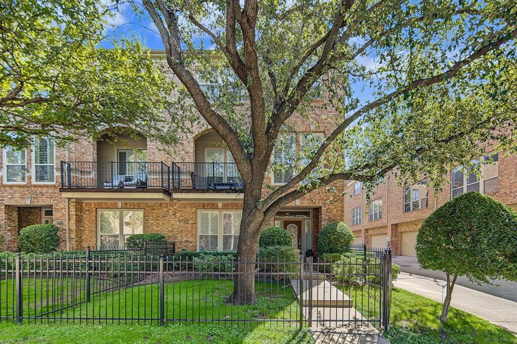 Property Photo: 3708 Wycliff Avenue TX 75219