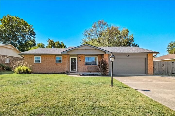 Property Photo:  904 White Road  AR 72762 