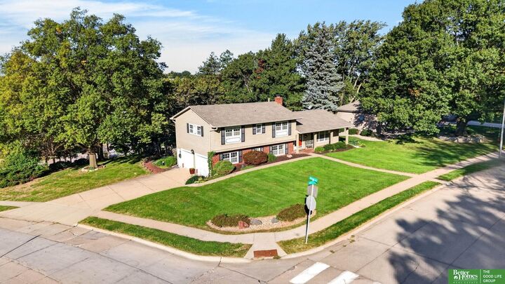 Property Photo:  2026 S 127th Circle  NE 68144 
