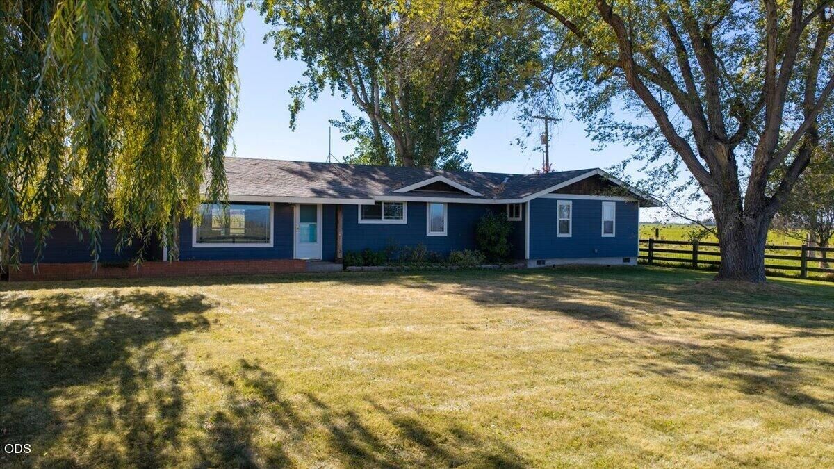 Property Photo:  