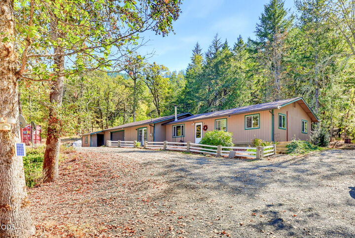 Property Photo:  835 Greenview Drive  OR 97523 