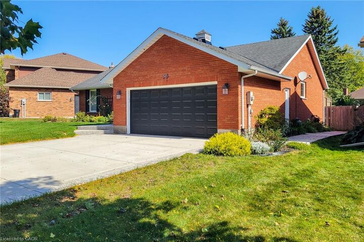 Property Photo:  33 Woodstream Boulevard  ON L0S 1E1 