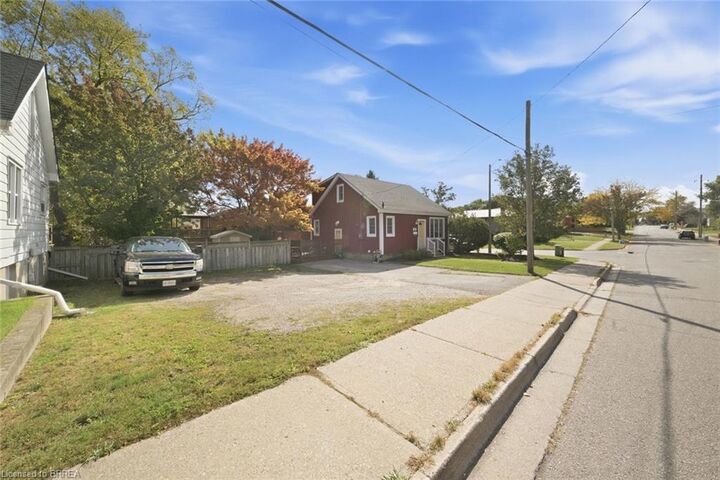 Property Photo:  243 Sydenham Street  ON N3R 3Z6 
