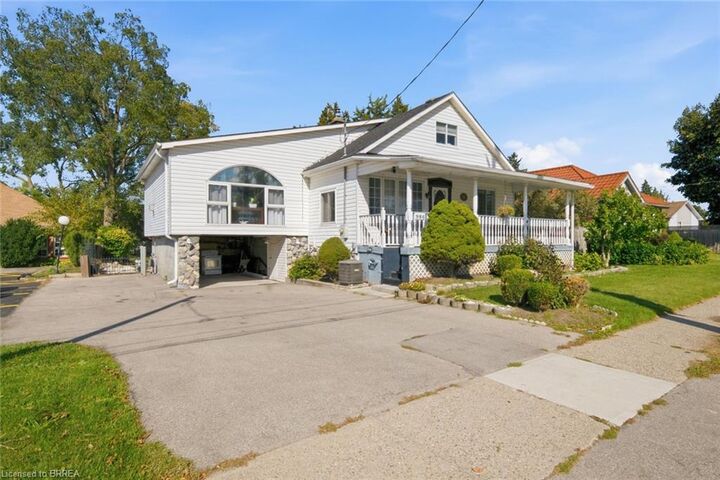 Property Photo:  986 Colborne Street  ON N3S 3T4 