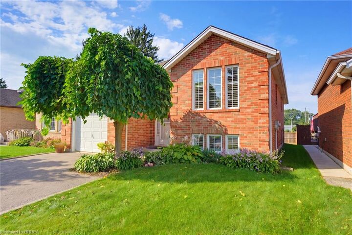 Property Photo:  10 Noble Court  ON N3R 7Y5 