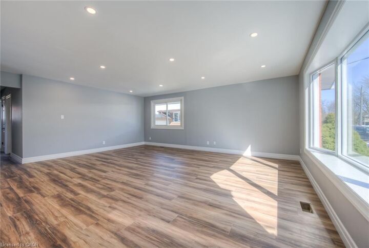 Property Photo:  262 Ross Avenue 1  ON N2A 1V6 